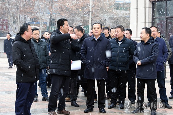 成少平帶隊(duì)督查調(diào)研橋南商場(chǎng)片區(qū)開(kāi)發(fā)改造運(yùn)營(yíng)等情況并召開(kāi)專題辦公會(huì)議