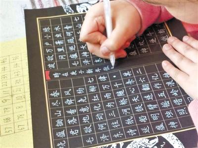 驚艷！9歲小女娃手寫(xiě)“印刷體”字帖