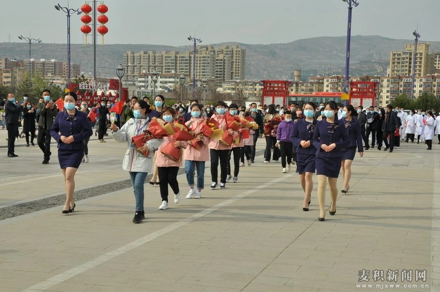 不辱使命 英雄凱旋！麥積區(qū)馳援武漢5名醫(yī)務(wù)人員回家了