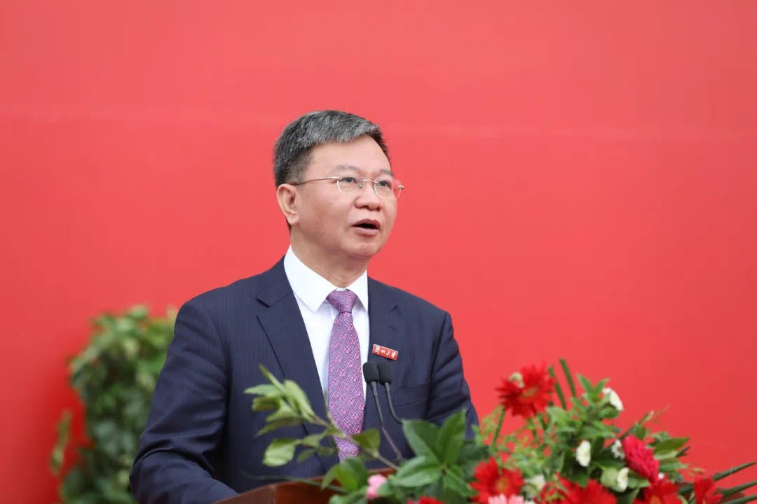 蘭州大學(xué)校長(zhǎng)嚴(yán)純?nèi)A寄語(yǔ)2020屆本科畢業(yè)生：做敢擔(dān)當(dāng)、能擔(dān)當(dāng)、有擔(dān)當(dāng)?shù)娜?>
        </a><em>蘭州大學(xué)校長(zhǎng)嚴(yán)純?nèi)A寄語(yǔ)2020屆本科畢業(yè)生：做敢擔(dān)當(dāng)、能擔(dān)當(dāng)、有擔(dān)當(dāng)?shù)娜?/em></li>
    <li><a  target=