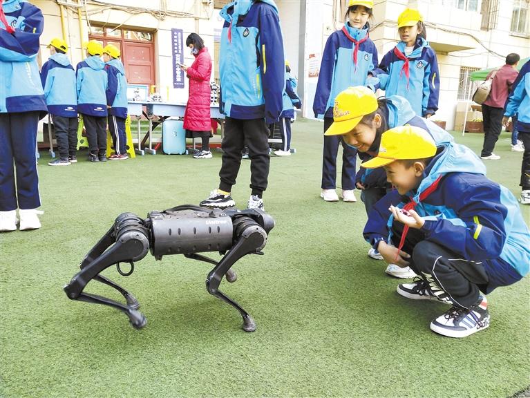 蘭州安西路小學(xué)“STEM種子?！苯遗?>
        </a><em>蘭州安西路小學(xué)“STEM種子校”揭牌</em></li>
    <li><a  target=