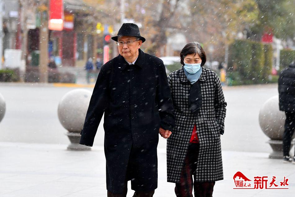 初雪來了！一起在天水街頭，共赴“白頭”！
