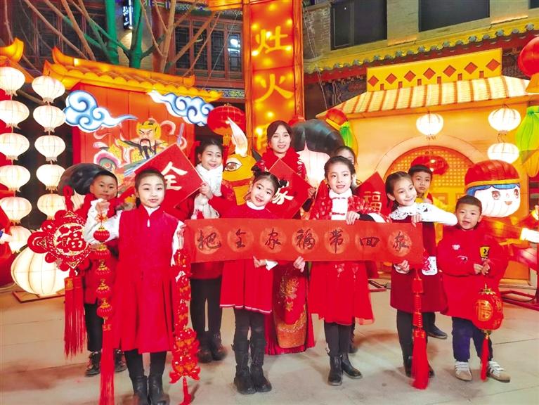 原創(chuàng)音樂電視《全家?！废蛱m州市人民拜年！
