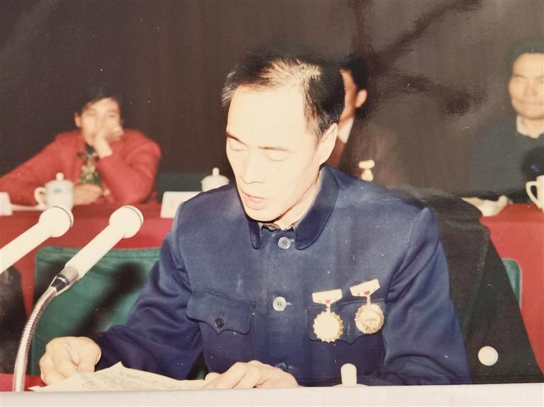 尋訪百名先鋒黨員  他用13年的時(shí)間完成28年的工作量——記“刀具大王”、全國(guó)勞模、蘭州通用機(jī)器廠工人技師蘆聚才