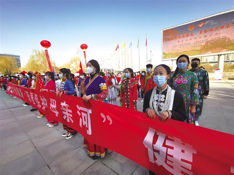 保護(hù)母親河畔 共建綠水青山 蘭州市開展“保護(hù)母親河”環(huán)保志愿服務(wù)活動