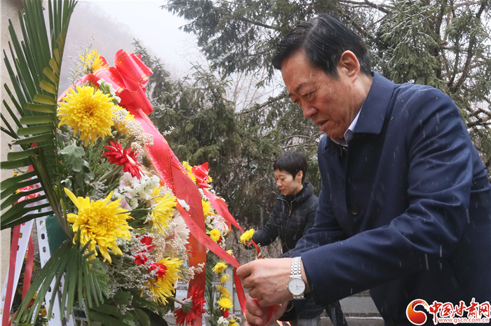 飛雪四月興隆山 懷古追思祭英烈——甘肅省延安精神研究會赴榆中開展清明祭英烈活動(dòng)