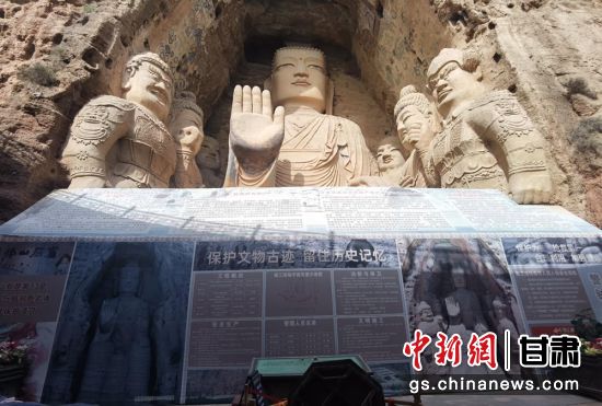 時下，中國“石窟鼻祖”天梯山石窟第13窟大佛足部與局部危巖體搶救性保護項目正在施工。圖為施工現(xiàn)場。陳曉斌 攝