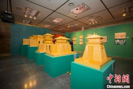 圖為呈現(xiàn)敦煌壁畫(huà)中的建筑和園林之美的復(fù)原模型。(資料圖) 敦煌研究院供圖