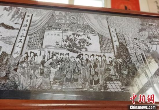 圖為陶世清的影雕作品?！钅?攝