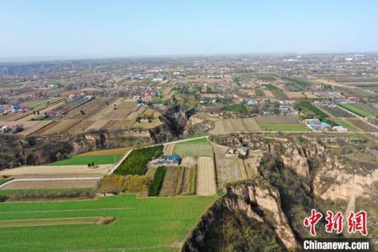 圖為位于甘肅省慶陽(yáng)市西峰區(qū)境內(nèi)的南佐遺址地貌。(資料圖) 甘肅省文物局供圖