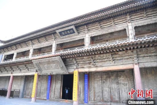 圖為張掖大佛寺建筑外圍?！钇G敏 攝
