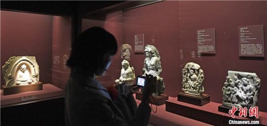 2018年8月，《平山郁夫的絲路世界——平山郁夫絲綢之路美術館文物展》在甘肅敦煌莫高窟開展。中新社記者 楊艷敏 攝