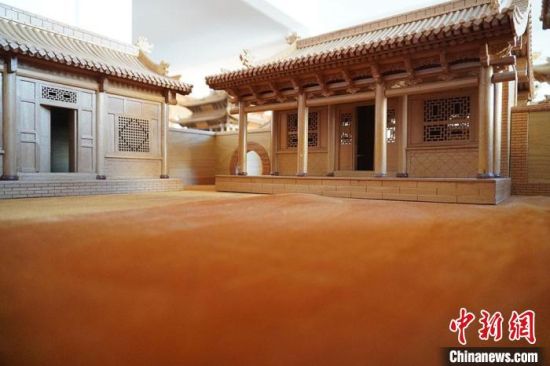 圖為微縮建筑蘭州四合院內(nèi)部結(jié)構(gòu)?！【琶赖┰?　攝