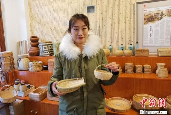 40多種精小玲瓏、純手工制作的新型盛食容器、居家工藝品等，每一件都令人愛不釋手?！●T志軍 攝