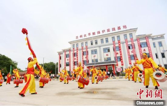 2021年6月30日，蘭州太平鼓教育保護(hù)實(shí)踐基地啟動(dòng)儀式在蘭州新區(qū)舉行。(資料圖) 高展 攝