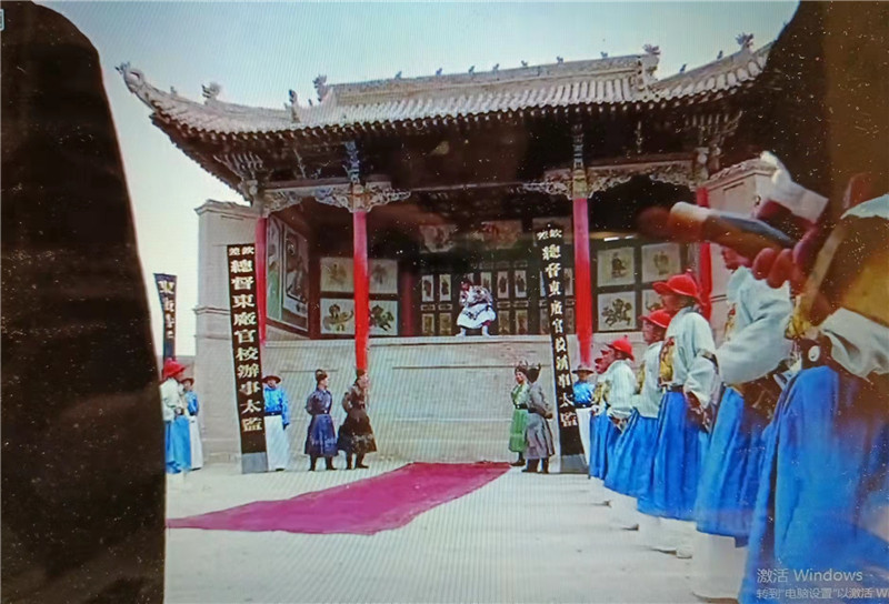 電影《新龍門客?！菲^之關(guān)城清代戲臺特寫