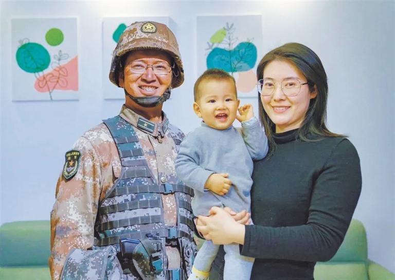 蘭州市退役軍人事務(wù)局舉行清明代祭掃儀式 陳紅軍烈士父親給兒子寫(xiě)來(lái)寄語(yǔ) “你是祖國(guó)的好兒女，也是我們的驕傲”