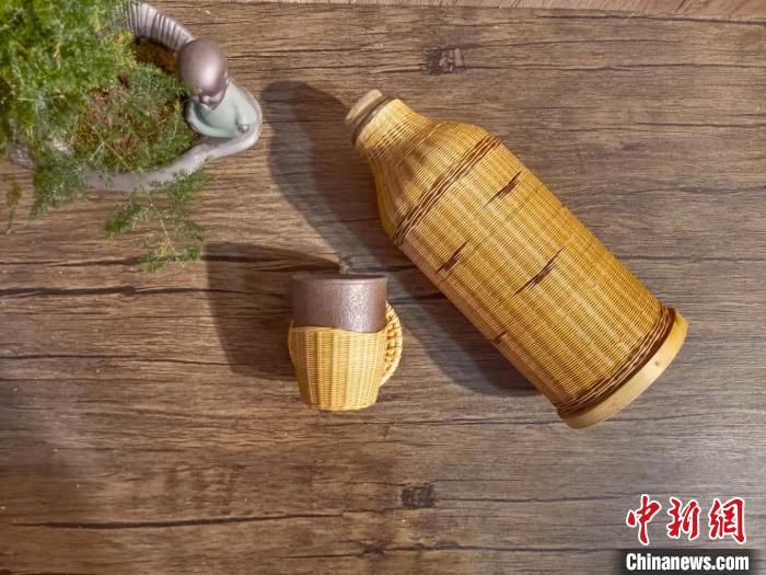 圖為竹編暖壺套。(資料圖) 甘肅省非遺保護(hù)中心供圖