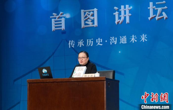 敦煌研究院文化弘揚(yáng)部講解科科長(zhǎng)韓文君?！『衔乃嚦霭嫔绻﹫D