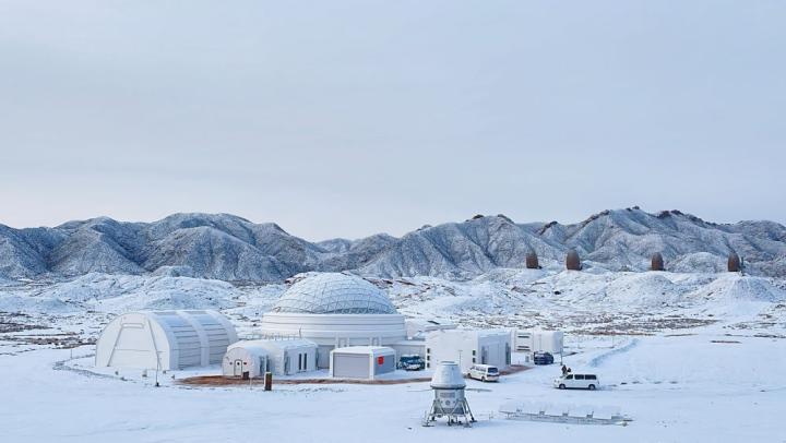 2023年12月14日拍攝的甘肅省金昌市“火星1號基地”雪后景象。新華社發(fā)(李婷 攝)