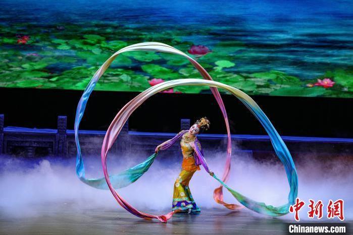 圖為經(jīng)典舞劇《絲路花雨》演出現(xiàn)場(chǎng)。(資料圖) 　甘肅演藝集團(tuán)供圖