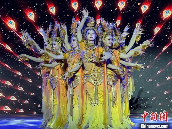 圖為甘肅演藝集團(tuán)歌舞劇院表演的舞蹈《金光千佛》。(資料圖)戴文昌 攝