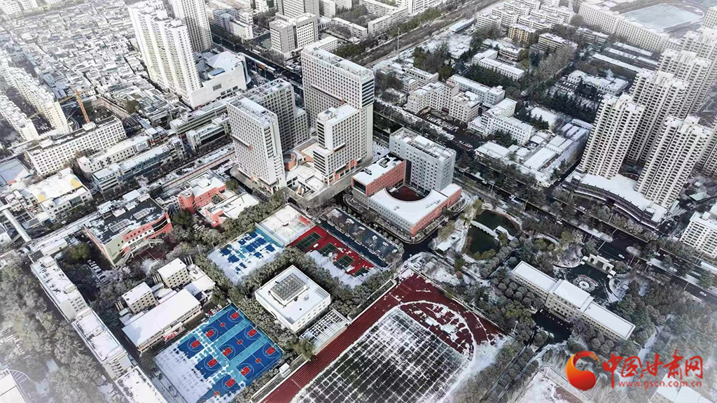 在甘肅，遇見一場高校的初雪